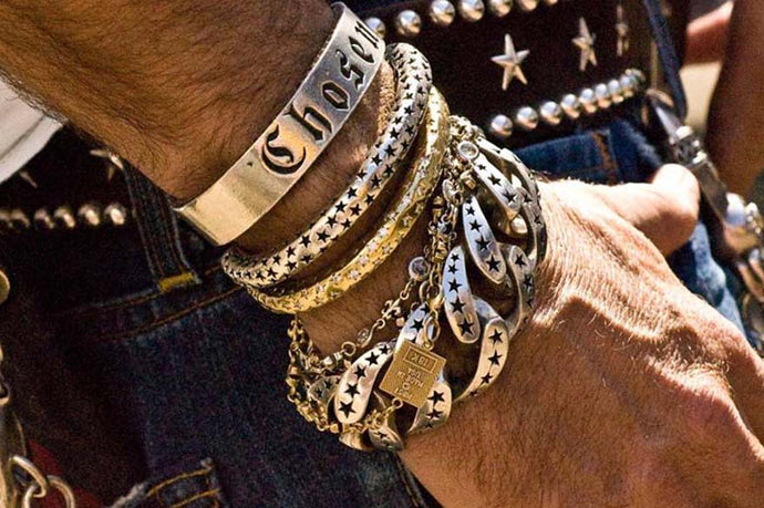 Comment porter différents styles de bracelets pour hommes