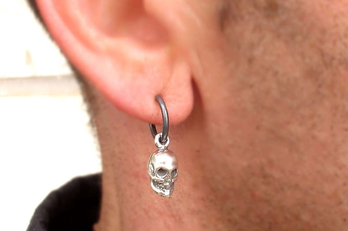 L'histoire des boucles d'oreilles pour hommes en bref